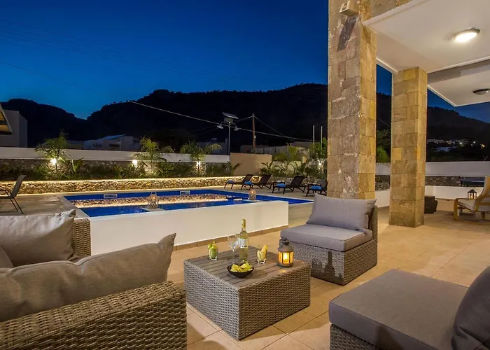 Monalisa Villa Pefki